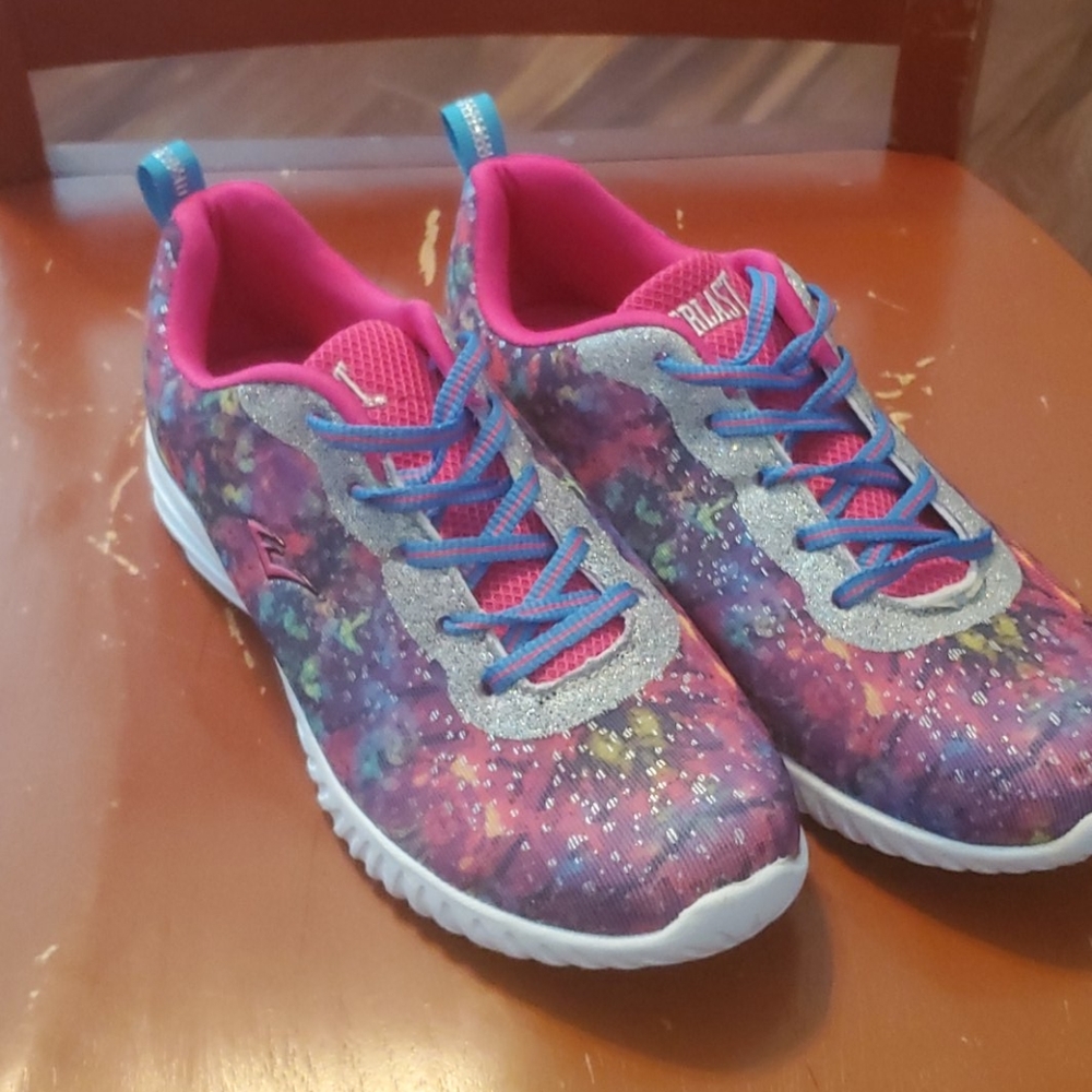 Everlast Sport Tennis Shoes size 5